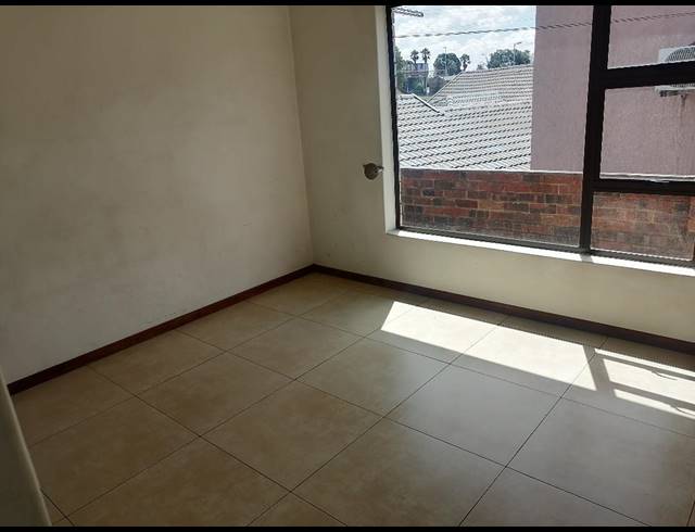 2 bed property to rent in ROBERTSHAM